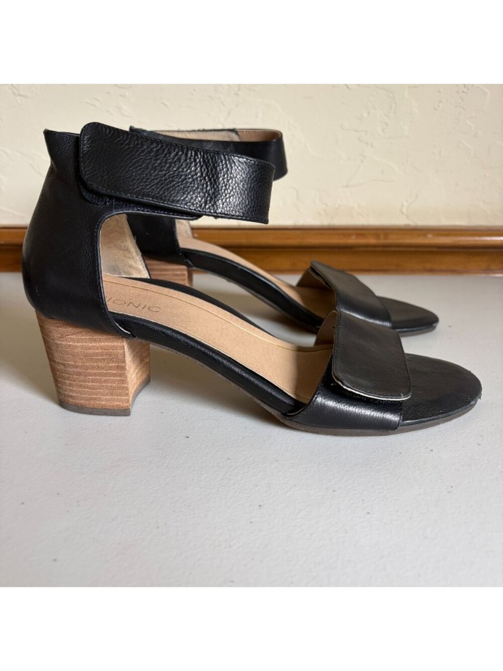 Vionic Solana Black Leather Block Heel Sandals Size 10 Adjustable Ankle Strp Sta
